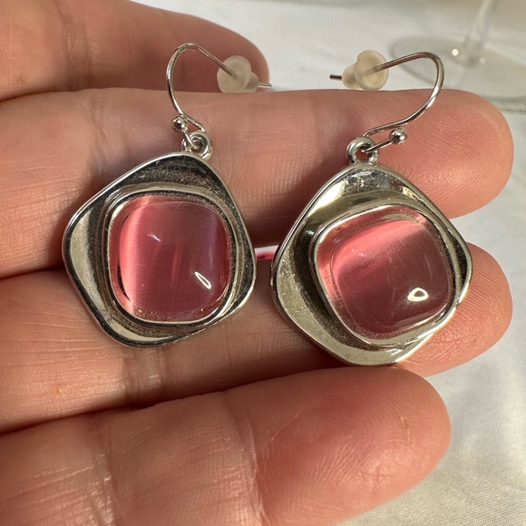 Four pair pink vibe earrings - Picture 6 of 7